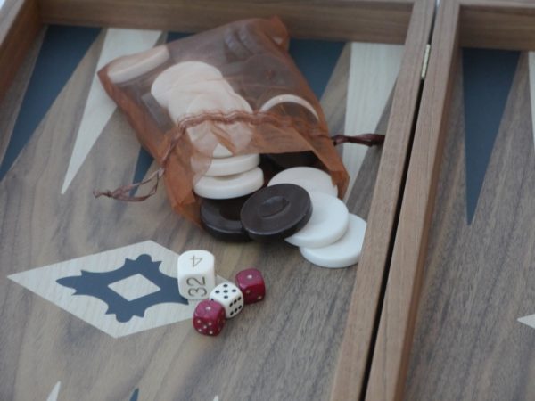 Manopoulos Backgammon - in Walnut with Black and Oak Points - 50cm - Image 4