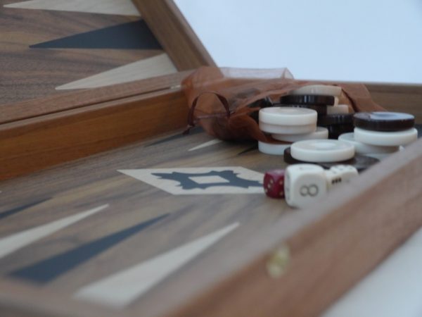 Manopoulos Backgammon - in Walnut with Black and Oak Points - 50cm - Image 5