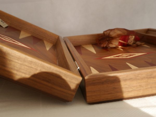 Manopoulos Backgammon - in Walnut with Red and Oak Points - 60cm - Image 8