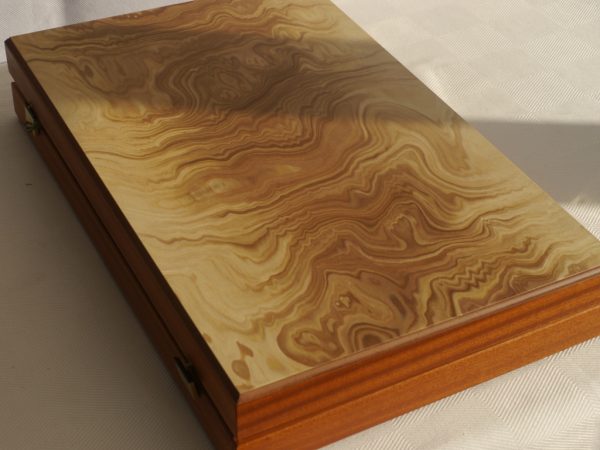 Manopoulos Backgammon - Olive Burl - Wenge and Mahogany Points - 60cm - Image 4