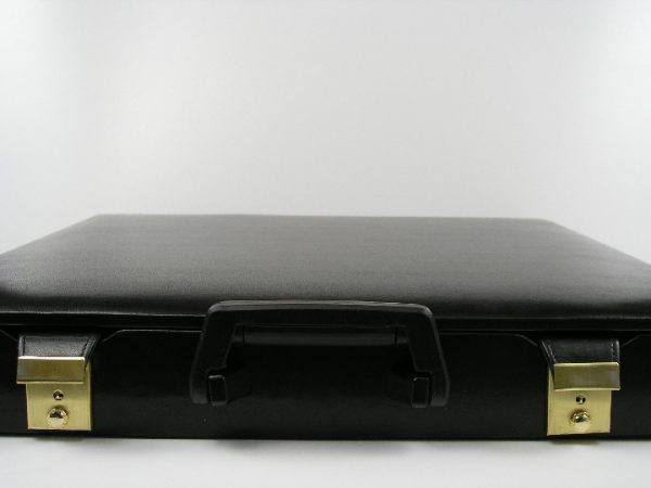 Leather Chess Case 20.5 inch x 20.5 inch x 2.5 inch. 3.8 kg.