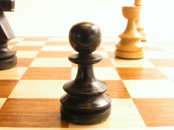 Concave Staunton Ebonised Chess Set - Image 3