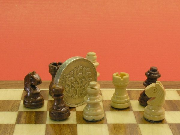 Compact Magnetic Travel Chess Set - Image 7