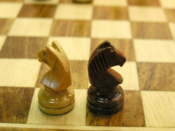 Compact Magnetic Travel Chess Set - Image 9