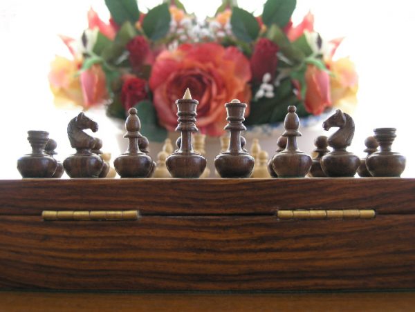 Weebles No Wobble - Compact Combination Chess Set - Image 3