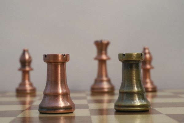 Metal Chess Set with Bronze and Copper Finish - Image 7