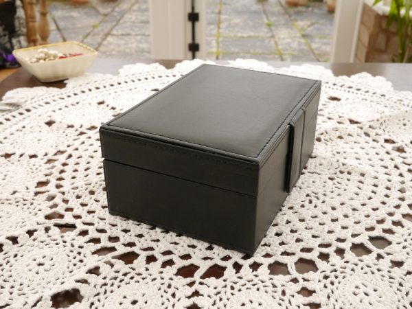 Poker Set with High Quality Playing Cards, Dice and Chips in Leather Case - Image 3