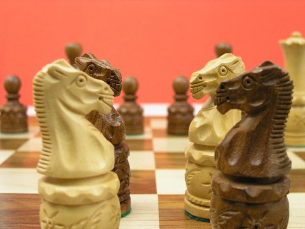 Barrel Carved Double Weighted Chess Pieces - Image 3