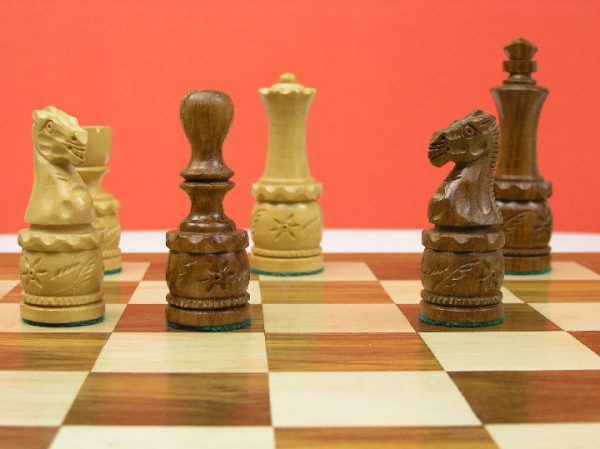 Barrel Carved Double Weighted Chess Pieces - Image 4