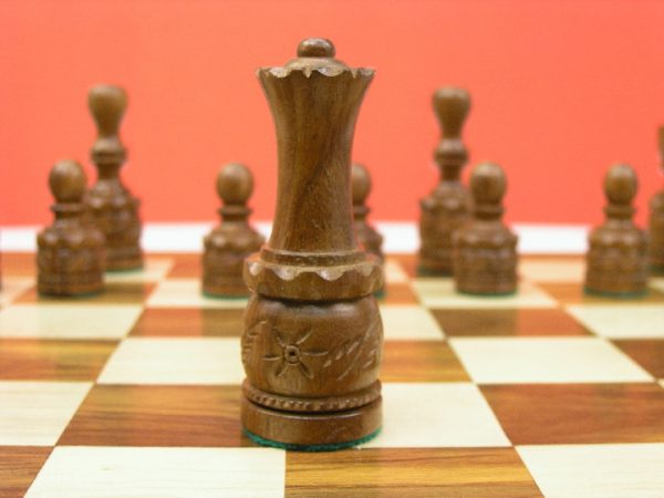 Barrel Carved Double Weighted Chess Pieces - Image 5