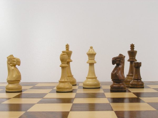 Tournament Staunton 4 inch King Chess Set - Image 6