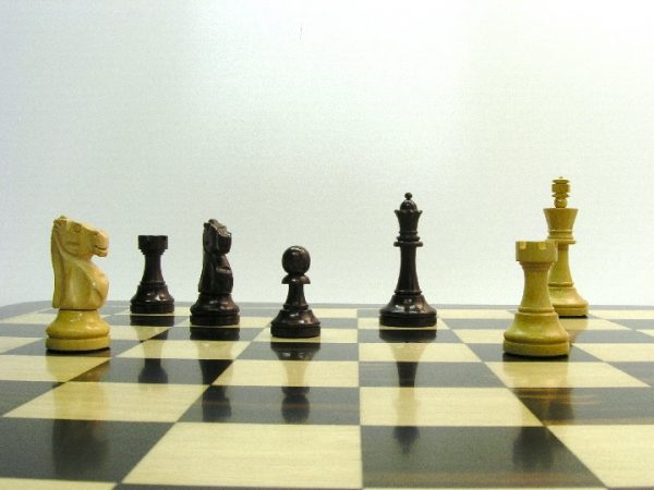 Monarch Staunton Golden Rosewood 3.75 inch King Chess Pieces - Image 8