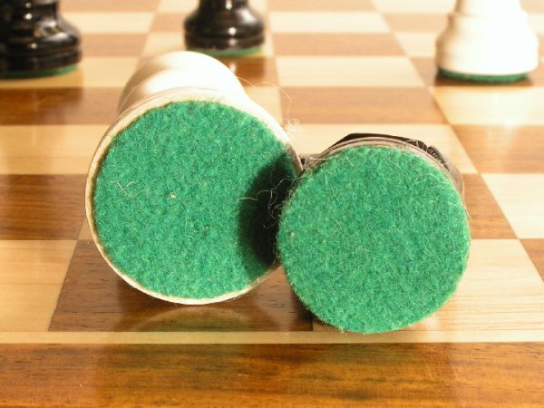 Black and White Staunton Charlotte Chess Pieces - Image 6