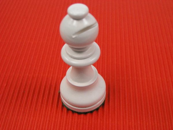 Black and White Staunton Charlotte Chess Pieces - Image 9