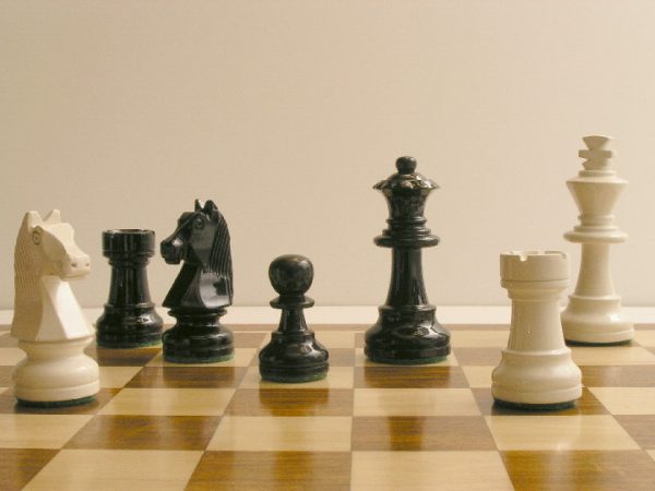 Black and White Staunton Charlotte Chess Pieces - Image 10