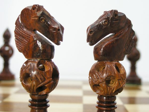 Concentric ball bud rosewood King 3.5 inch Chess Set - Image 2