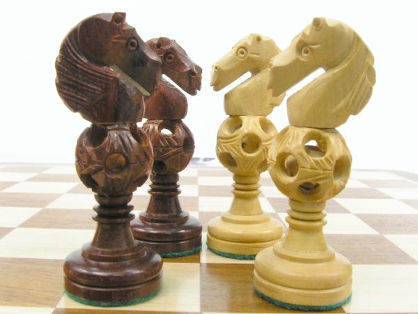 Concentric ball bud rosewood King 3.5 inch Chess Set