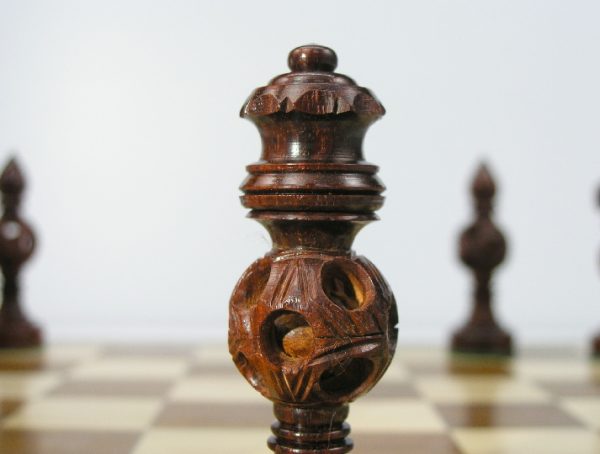 Concentric ball bud rosewood King 3.5 inch Chess Set - Image 10