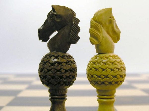 Globe with 4.5 inch King Chess Set
