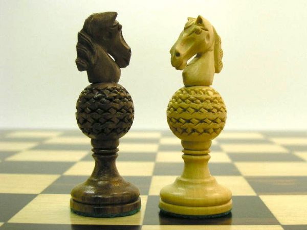 Globe with 4.5 inch King Chess Set - Image 3