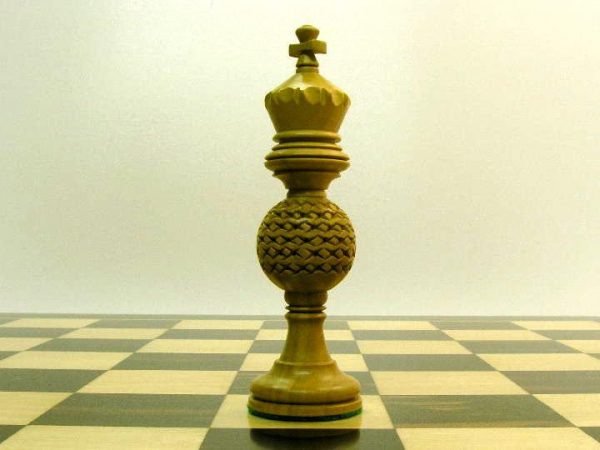 Globe with 4.5 inch King Chess Set - Image 6