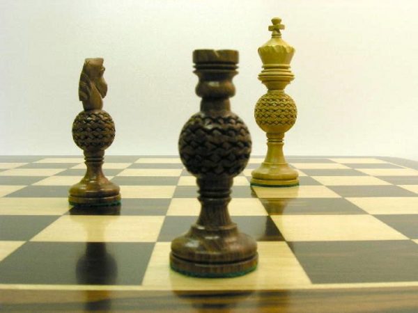 Globe with 4.5 inch King Chess Set - Image 7