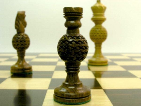 Globe with 4.5 inch King Chess Set - Image 8
