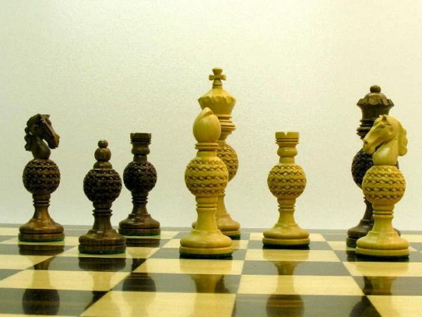 Globe with 4.5 inch King Chess Set - Image 9