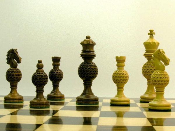Globe with 4.5 inch King Chess Set - Image 10