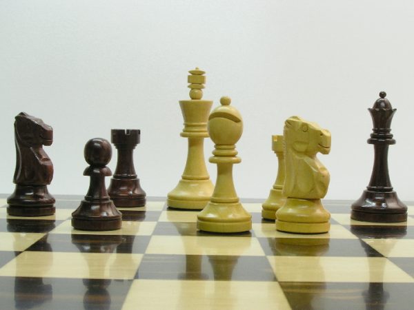 Monarch Staunton Rosewood 3.75in King Chess Set - Image 3