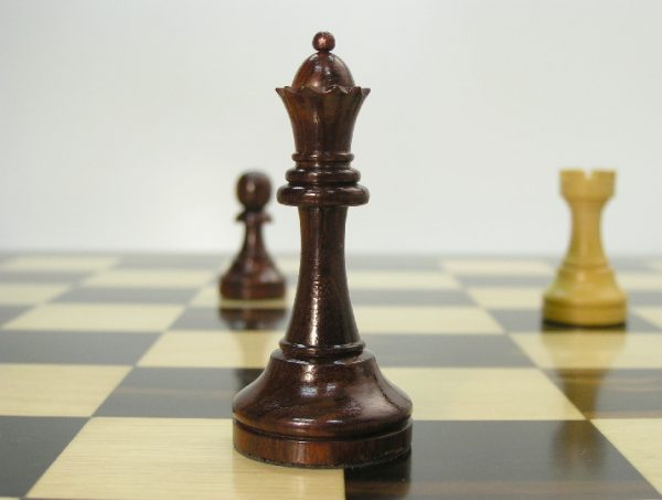 Monarch Staunton Rosewood 3.75in King Chess Set - Image 4