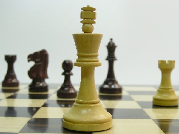 Monarch Staunton Rosewood 3.75in King Chess Set - Image 10