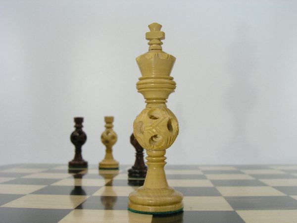 Concentric Ball in Rosewood Chess Set - Image 3