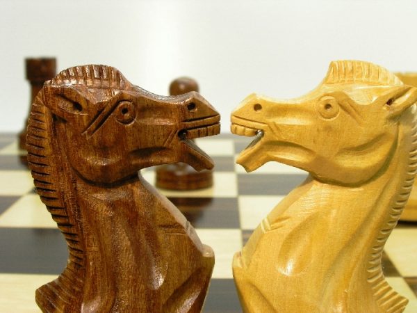 Chess Champion 4.5 inch King Staunton Chess Pieces - Image 6