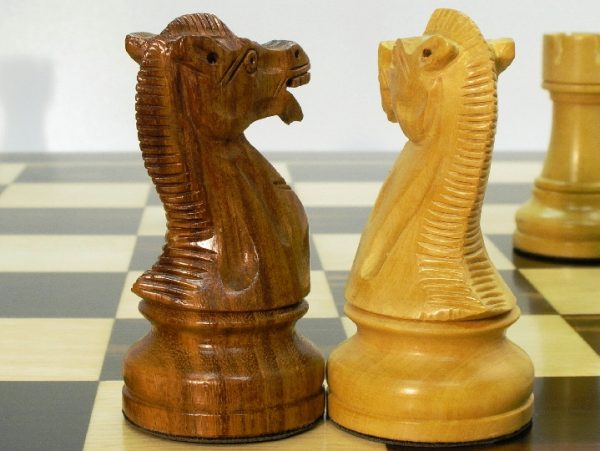 Chess Champion 4.5 inch King Staunton Chess Pieces - Image 7