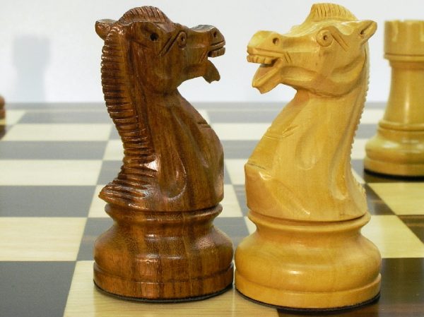 Chess Champion 4.5 inch King Staunton Chess Pieces - Image 8