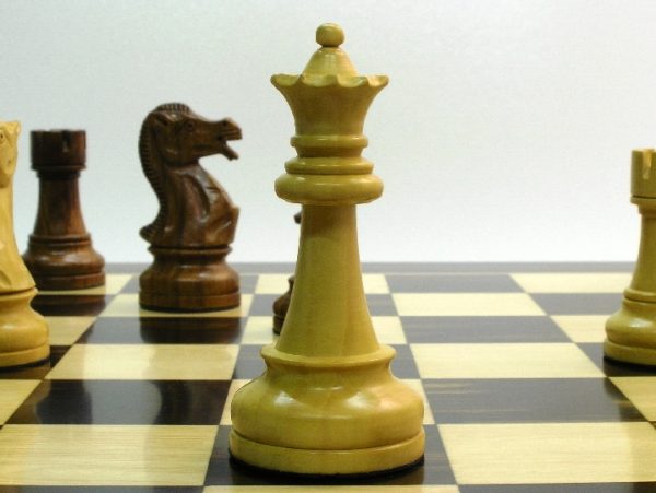 Chess Champion 4.5 inch King Staunton Chess Pieces - Image 10