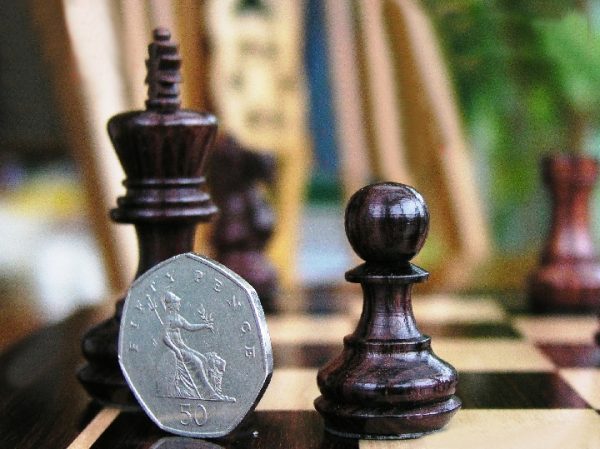 Small Triple Weight Felted Staunton Chess Pieces in Rosewood - Image 3