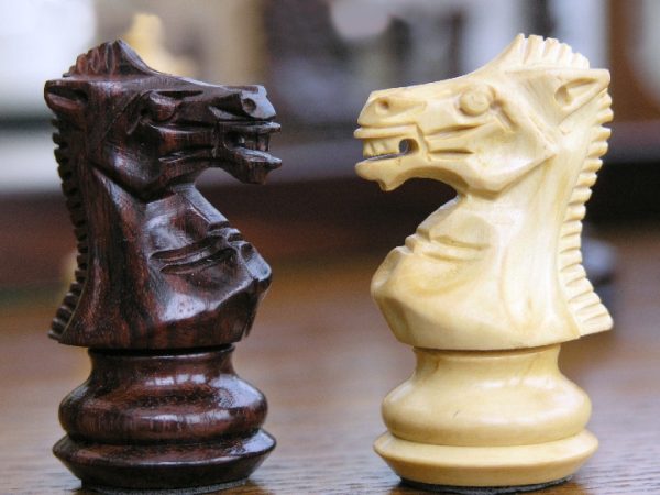 Small Triple Weight Felted Staunton Chess Pieces in Rosewood - Image 8