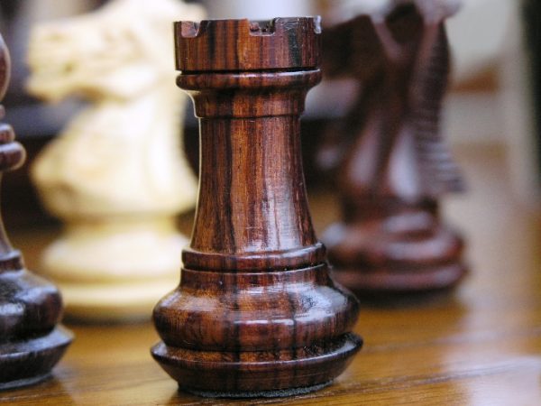 Small Triple Weight Felted Staunton Chess Pieces in Rosewood - Image 9