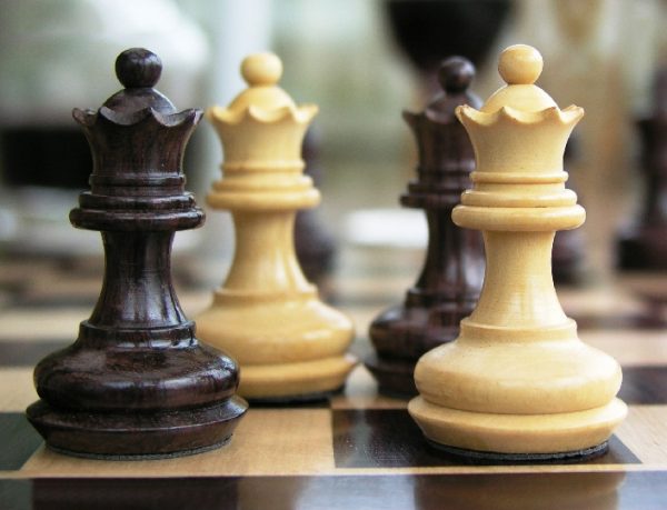 Small Triple Weight Felted Staunton Chess Pieces in Rosewood - Image 10