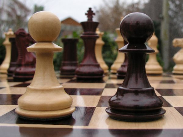 King Edward 3 inch King Triple Weight Budrose Staunton Chess Pieces - Image 3