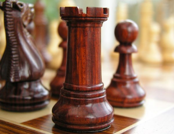 Hannah Bud Rosewood Staunton 3.5 inch King Chess Pieces - Image 2