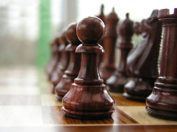 Hannah Bud Rosewood Staunton 3.5 inch King Chess Pieces