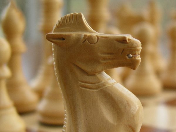 Hannah Bud Rosewood Staunton 3.5 inch King Chess Pieces - Image 3