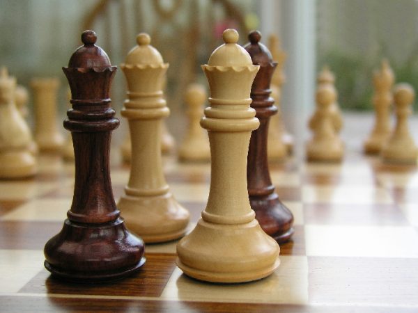 Hannah Bud Rosewood Staunton 3.5 inch King Chess Pieces - Image 7