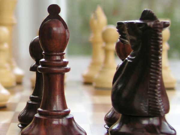 Hannah Bud Rosewood Staunton 3.5 inch King Chess Pieces - Image 8