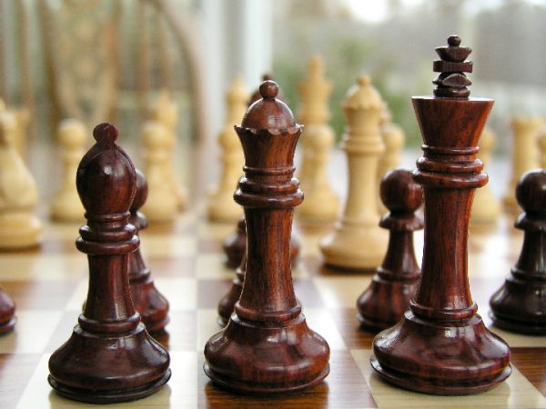 Hannah Bud Rosewood Staunton 3.5 inch King Chess Pieces - Image 9