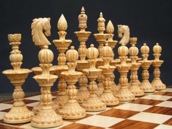 Song of Solomon Bud Rosewood Chess Pieces - Image 2