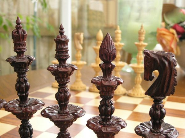 Song of Solomon Bud Rosewood Chess Pieces - Image 4